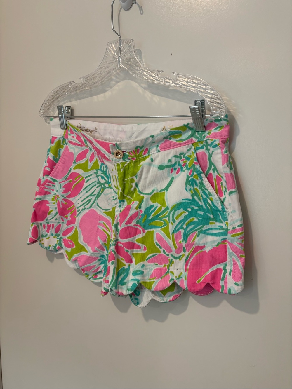 Lilly Pulitzer Floral Scallop Hem Buttercup Shorts. Coastal Preppy Colorful 4 - Picture 3 of 14